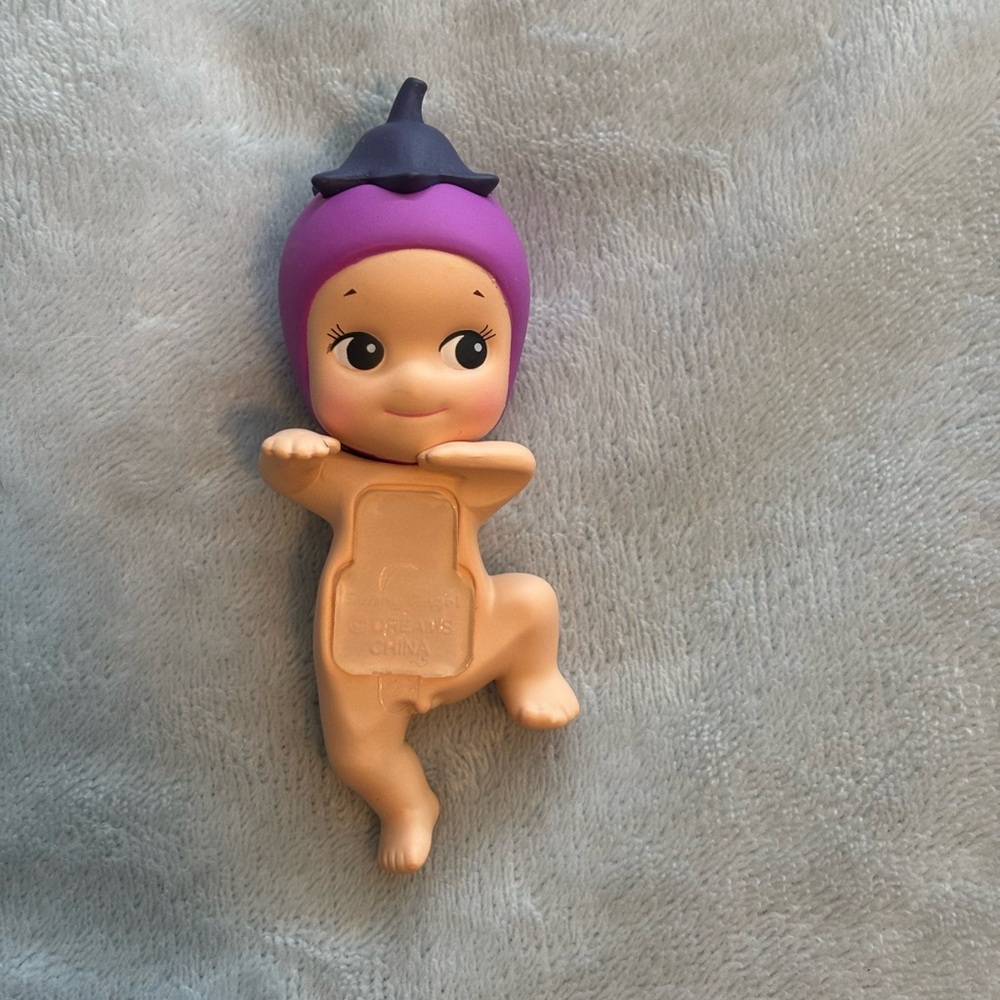 Sonny Angel Eggplant Hipper
